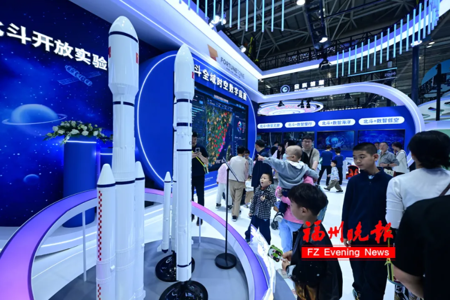《福州晚报》：“感觉全福州孩子都来了！”今天，这里人气爆棚