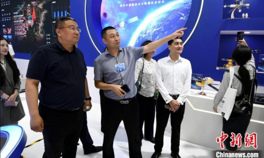 《中国新闻网》：北斗规模化应用成果集中亮相 海陆空共筑交通安全