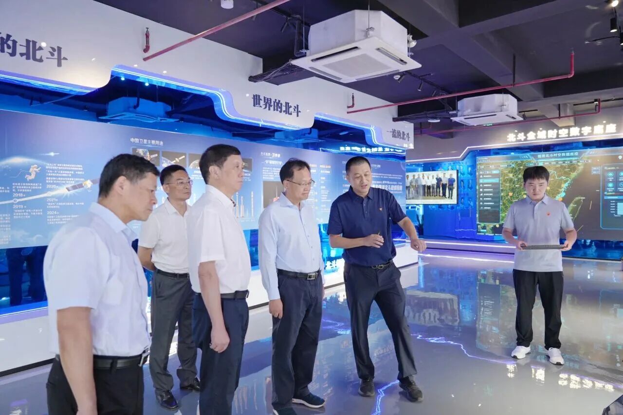 省人大常委会党组副书记陈冬一行莅临福信富通调研指导